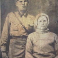 Дед Витя с матерью.1942г..jpg